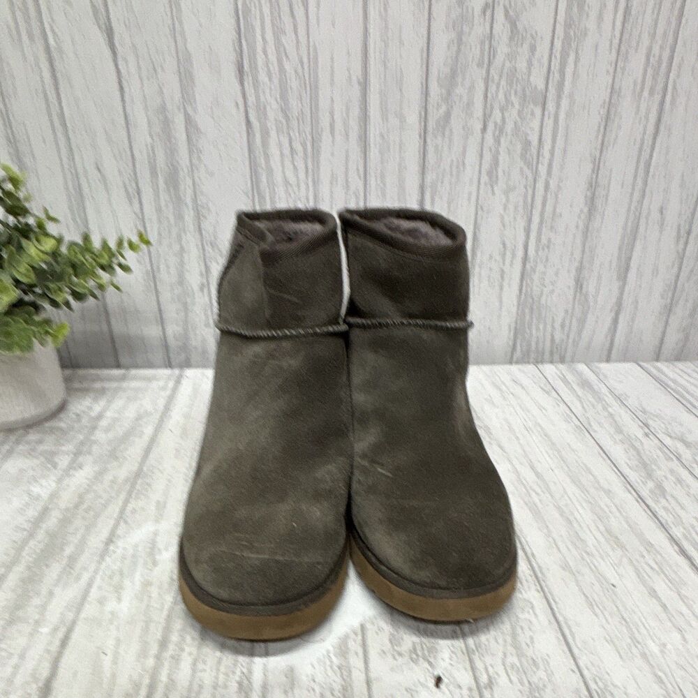 Womens Size 8 UGG Australia Classic Mini Gray Suede Shearling Lined Bootie - Picture 2 of 6